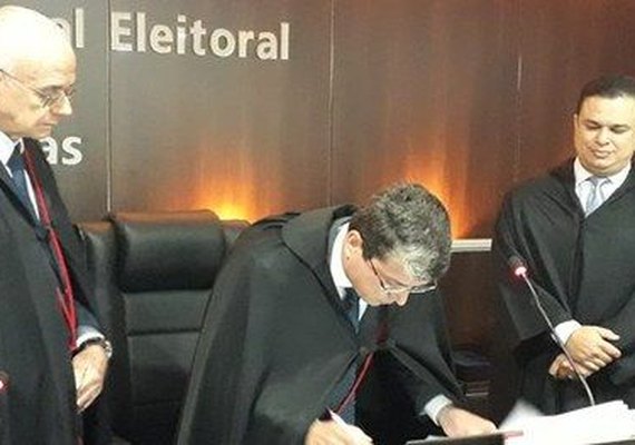 Jurista Hermann de Almeida Melo toma posse como desembargador eleitoral