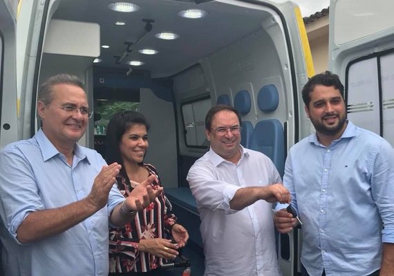 Renan e Luciano inauguram obras e entregam veículos em Santana do Mundaú