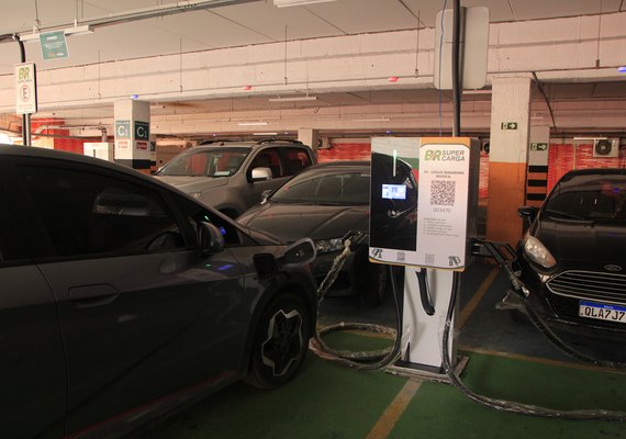 Aprovado projeto que estabelece normas para instalação de pontos de recarga para veículos elétricos em condomínios