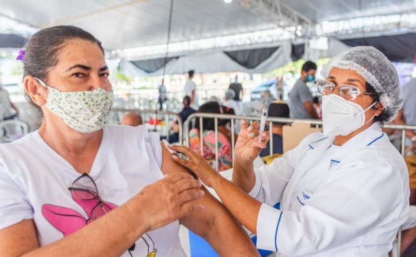 Maceió inicia nesta sexta 3ª dose para pessoas acima de 60 anos e trabalhadores da Saúde