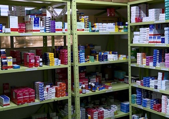 Famílias gastam 12 vezes mais com medicamentos do que o governo federal