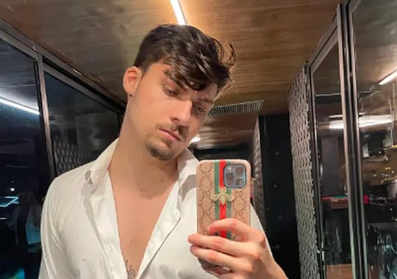 Anatel e PF lacram transmissor de rádio que tem programa de filho de Bolsonaro