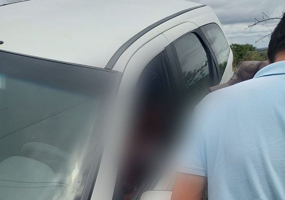 Motorista do Conselho Tutelar de Água Branca é assassinado a tiros em veículo oficial