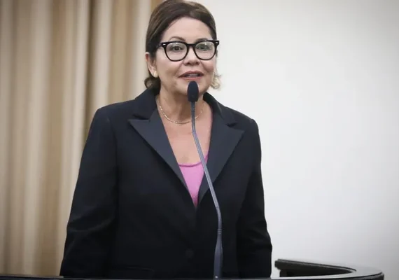 Rose Davino se licencia e Ângela Garrote volta à ALE
