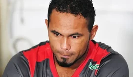 Goleiro Bruno foge com fortuna arrecadada online e não paga dívida de pensão alimentícia