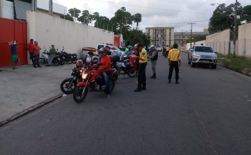 SMTT combate irregularidades no trânsito em Maceió