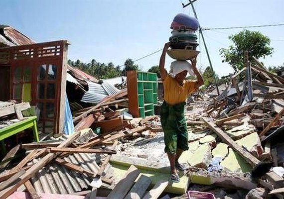 Sobe para 387 o número de mortos por terremoto na Indonésia