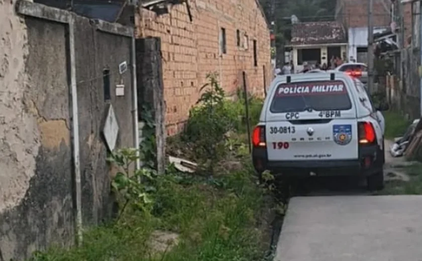 Jovem de 18 anos é morto a tiros próximo a córrego em Maceió