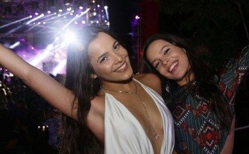 Sem cachê, Ex-BBBs Emilly e Mayla vão atrás de cortesias para curtirem eventos