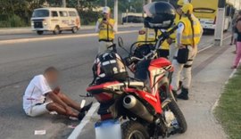 Ronda no Bairro e Samu prestam socorro à vítima de acidente na AL-101 Norte