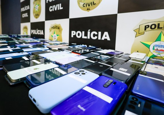 Quase metade dos foliões brasileiros já teve o celular furtado no Carnaval