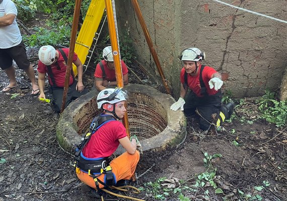 Corpo de Bombeiros ajuda em resgate de cadáver em poço desativado no Feitosa