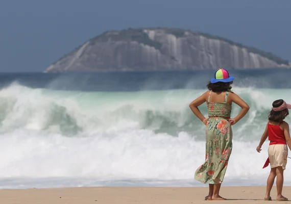 Praias do Rio de Janeiro continuam sob risco de fortes ondas