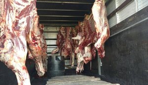 PRF apreende mais de uma tonelada de carne sendo transportada irregularmente