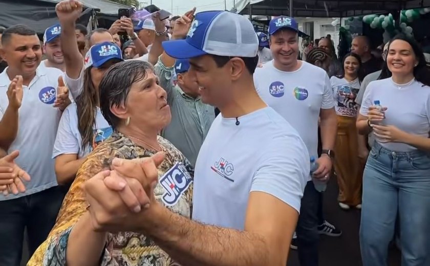 JHC e Célia em Maribondo; entre o calor de uma caixa de som e o gelo das lideranças locais