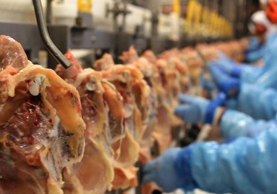 UE aponta falhas na produção da carne brasileira e ameaça 'agir' se nada for feito
