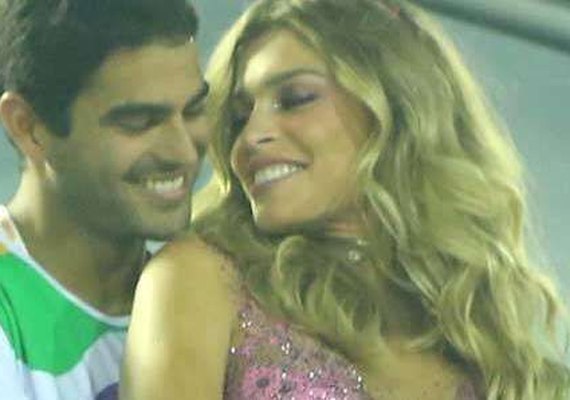 Grazi Massafera completa um ano de namoro com Patrick Bulus e celebra na web