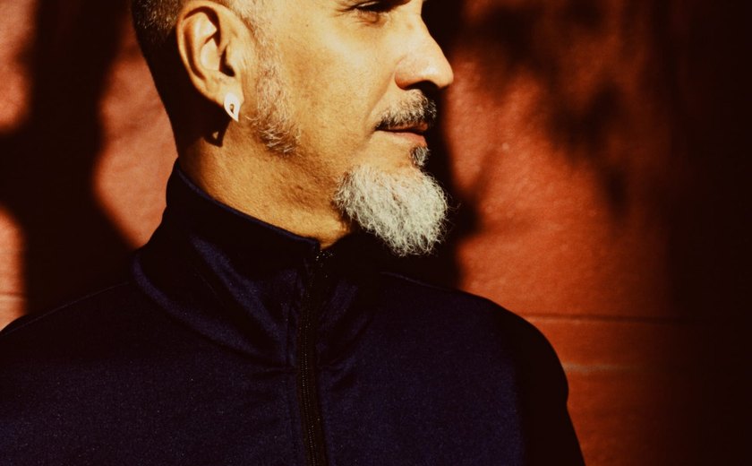 Nilton Resende lança nova edição de livro em comemoração aos 27 anos de carreira