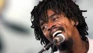 Vítima de racismo na internet, Seu Jorge 'perdoa' agressor