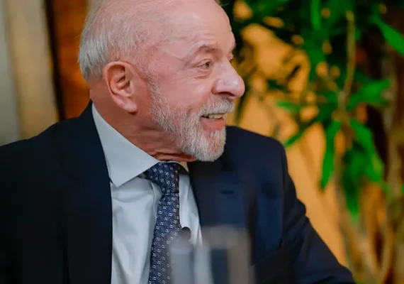 Lula aceita proposta de Flávio Bolsonaro para quebra de sigilo bancário