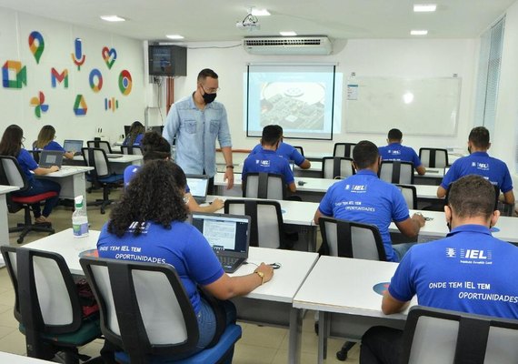 IEL abre 97 vagas para estágio em cursos superiores e mestrado