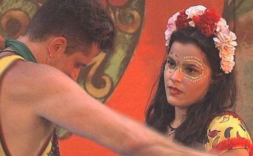 'BBB17': Marcos usa Vivian para causar ciúmes em Emilly e sister briga. 'Basta!'