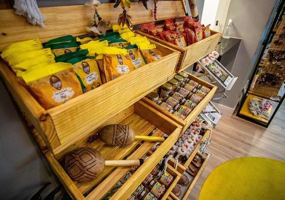 Alagoas Maior comercializa mais de R$ 50 mil em produtos locais em shopping de Maceió