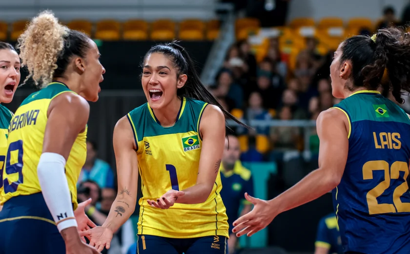 Brasil bate Argentina e segue 100% no vôlei feminino