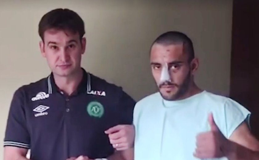 Alan Ruschel dá primeiros passos após queda de avião da Chape; veja vídeo