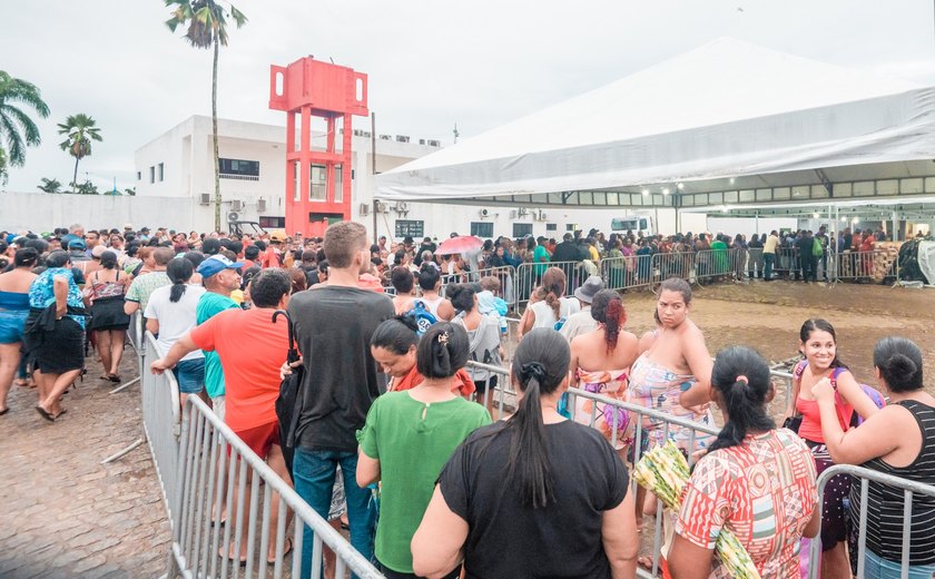 Prefeitura de Murici distribui 26 toneladas de peixe e cestas nutricionais para a Semana Santa