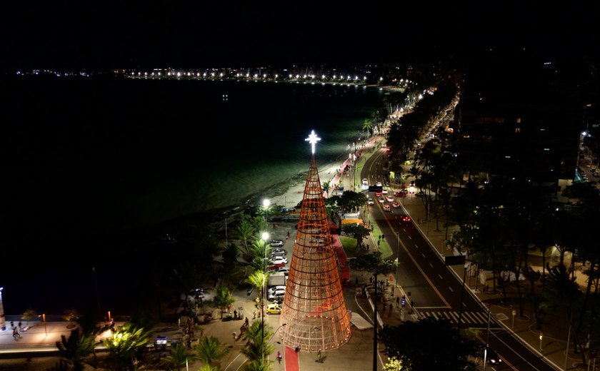 Árvore de Natal da Ponta Verde terá iluminação sincronizada com música