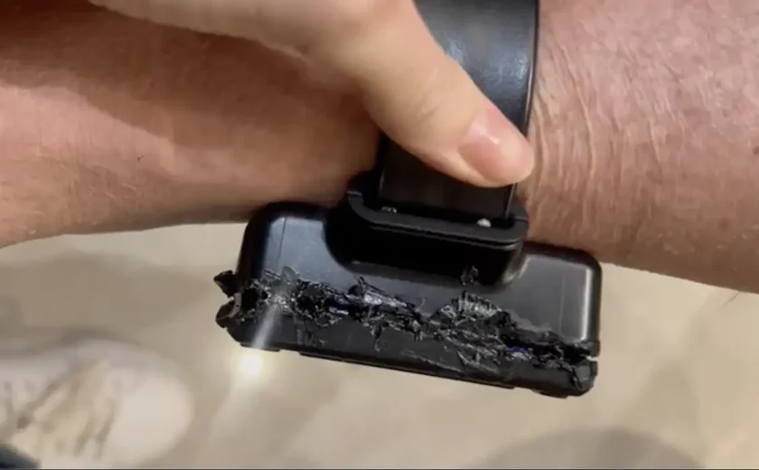 Bolsonaro usou ferro de solda para tentar abrir tornozeleira