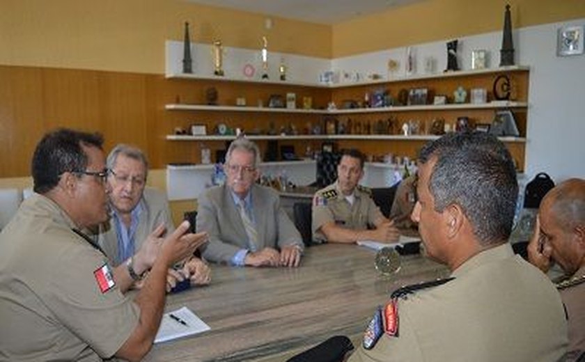 Comandante-geral da Polícia Militar recebe visita de procuradores da PGE