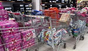 MP/AL e Procon fiscalizam sabões em pó em supermercados de Maceió