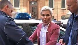 Ken Humano é preso em aeroporto por ser irreconhecível no passaporte