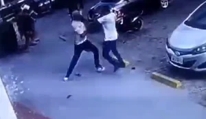 Suspeito de esfaquear canto Hugo Playboy se apresenta na DHPP, em Maceió