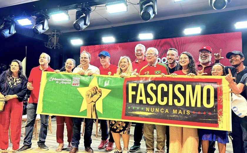 Urbanitários participam de ato em defesa da democracia