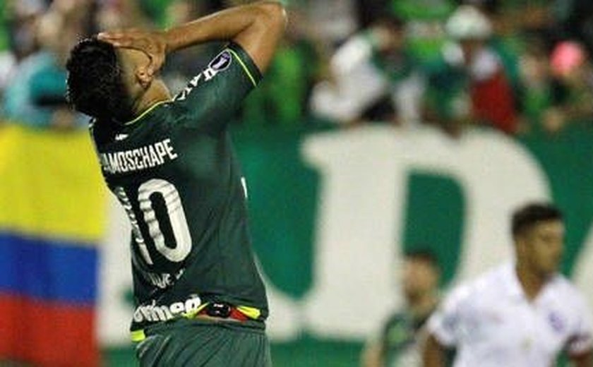 Chapecoense perde e sonho de classificação fica mais distante