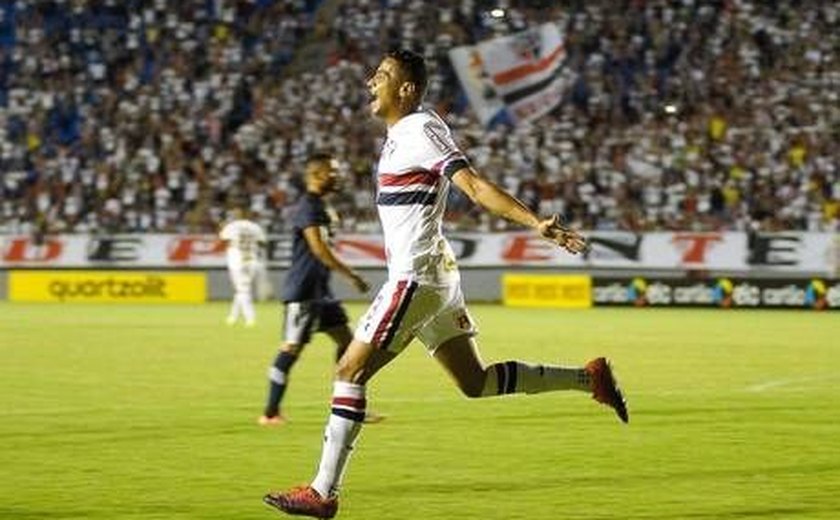 Em noite inspirada de Cícero, São Paulo vence o PSTC e avança