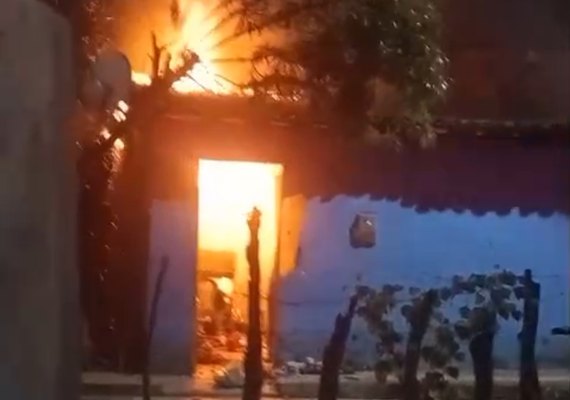 Mulher é morta a golpes de arma branca no bairro Santa Cecília, em Penedo