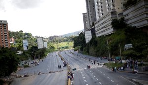 Às vésperas de eleição da Constituinte, opositores bloqueiam ruas de Caracas