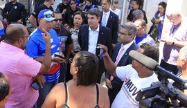 Moradores dos Flexais são ouvidos por comitiva do CNJ durante visita