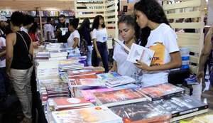 Bienal: institutos comercializam obras a preço de custo