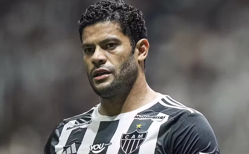 Atacante Hulk Paraíba busca refúgio na fé em meio à crise no futebol