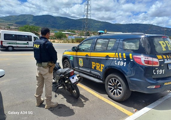 PRF recupera motocicleta de homem vítima de estelionato em União dos Palmares