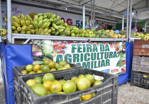 Feira da agricultura familiar da Fetag/AL abre o mês de março com diversidade de alimentos