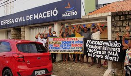 Vítimas da Braskem protestam em frente à sede da Defesa Civil