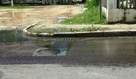 Casal é autuada por morte de peixes na Lagoa da Anta, no bairro da Jatiúca