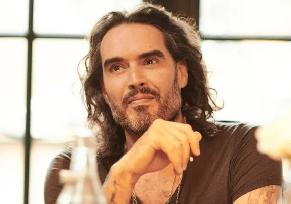 Russell Brand, ex-marido de Katy Perry, é alvo de novas acusações de estupro e agressão sexual