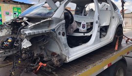 Polícias apreendem veículo com queixa de roubo durante a Operação Desmontar